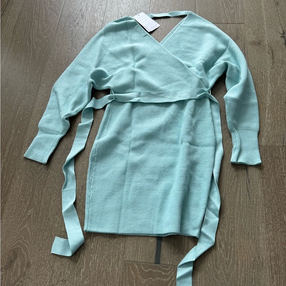 Zesica v-neck sweater dress - Picture 4 of 6